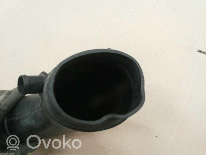 Volkswagen Corrado Część rury dolotu powietrza 051133373B