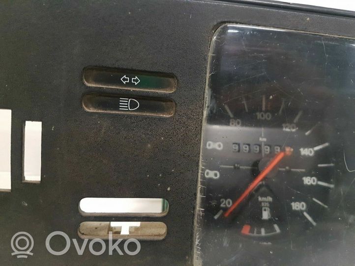 Volkswagen Golf I Compteur de vitesse tableau de bord 171906