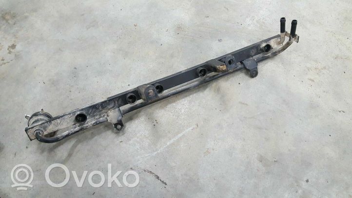 Volkswagen Golf III Tuyau de conduite principale de carburant 021133317G