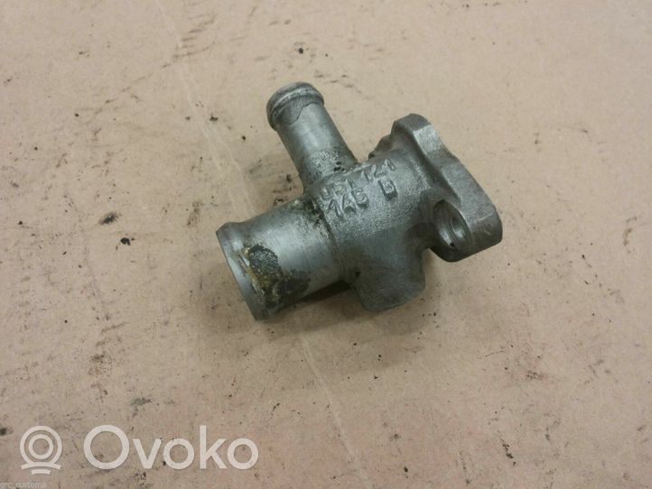 Volkswagen Corrado Tuyau de liquide de refroidissement moteur 051121145B