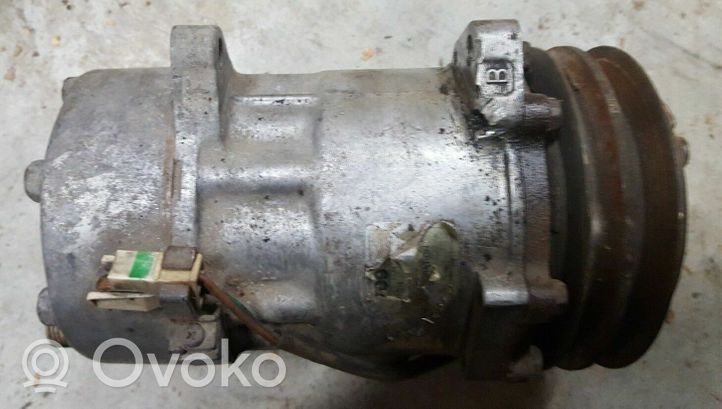 Volkswagen PASSAT B3 Compresor (bomba) del aire acondicionado (A/C)) 357820805