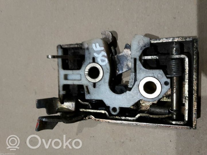 Volkswagen Golf I Front door lock 171837016F