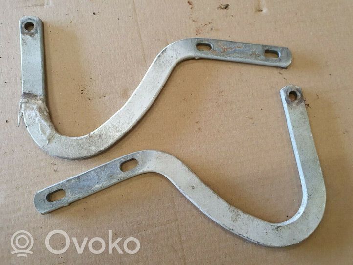 Volkswagen Golf I Engine bonnet/hood hinges 161823301