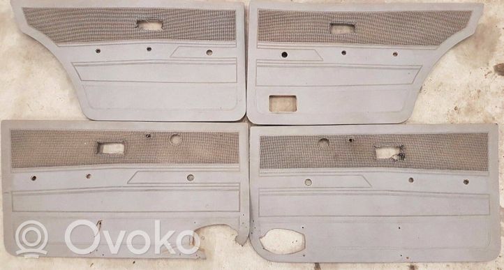 Volkswagen Jetta I Kit garniture de panneaux intérieur de porte 173