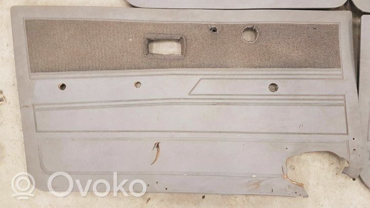 Volkswagen Jetta I Kit garniture de panneaux intérieur de porte 173