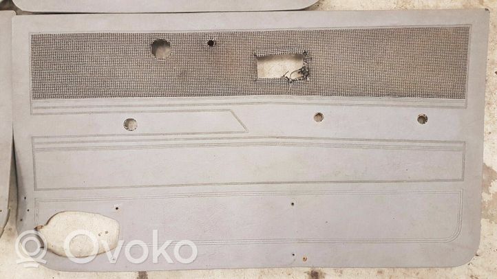 Volkswagen Jetta I Kit garniture de panneaux intérieur de porte 173