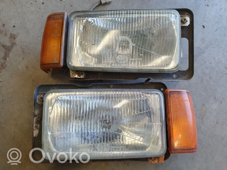 Volkswagen Jetta I Lot de 2 lampes frontales / phare 161941018B