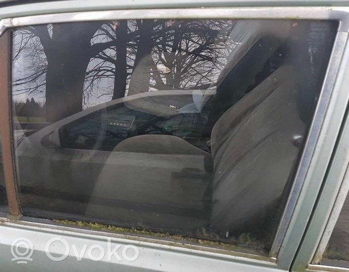 Volkswagen PASSAT Front door window glass four-door 831845201