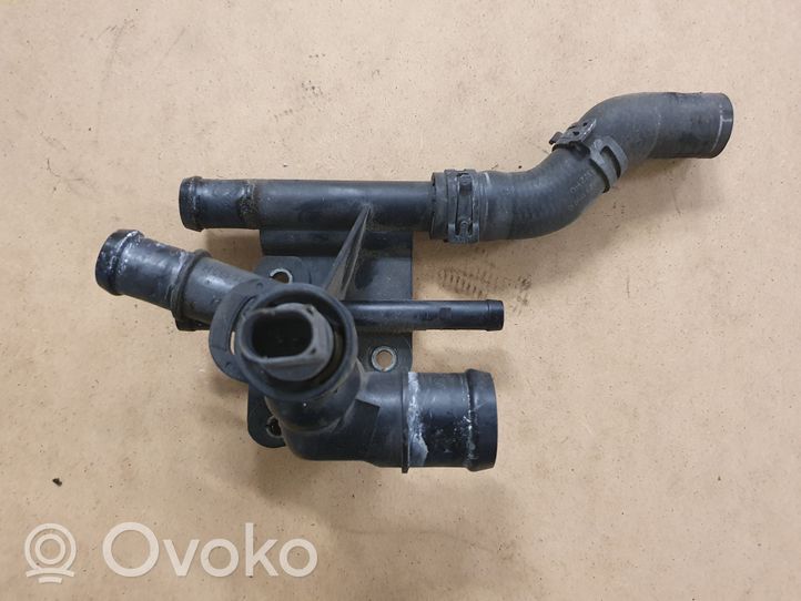 Volkswagen Golf V Tuyau de liquide de refroidissement moteur 06F121133H