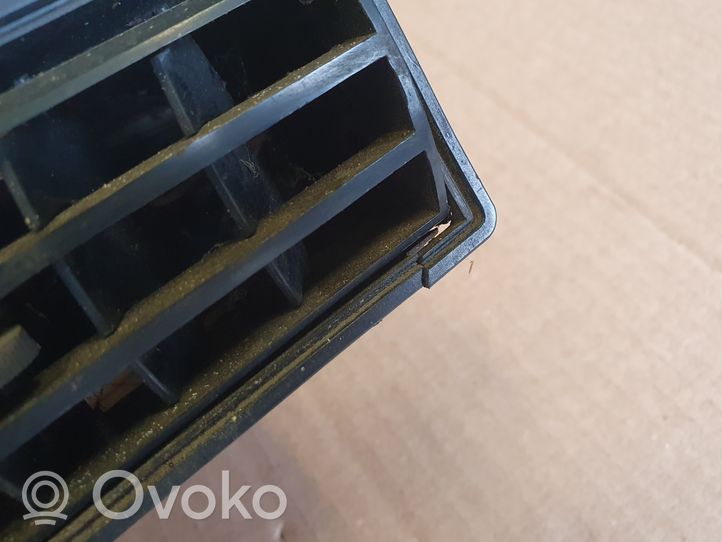 Volkswagen PASSAT Garniture, panneau de grille d'aération latérale 823820329