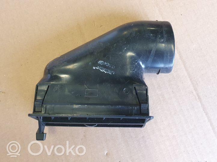 Volkswagen PASSAT Šoninės oro grotelės 823820308