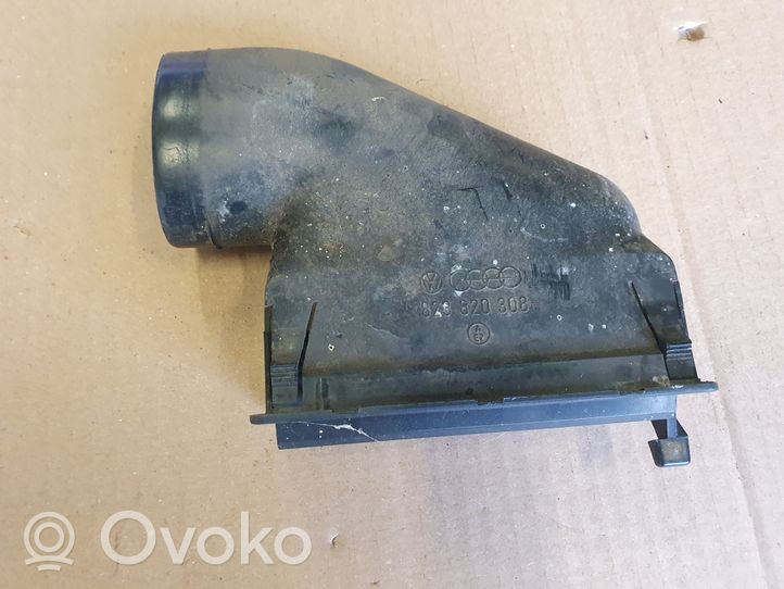 Volkswagen PASSAT Kojelaudan sivutuuletussuuttimen kehys 823820308