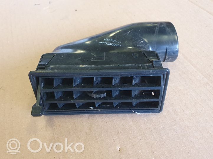 Volkswagen PASSAT Šoninės oro grotelės 823820308