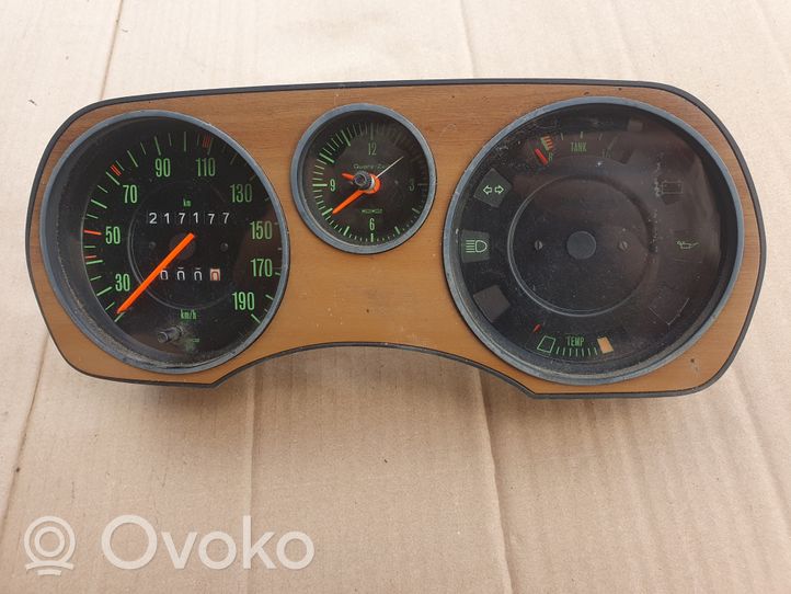 Volkswagen PASSAT Compteur de vitesse tableau de bord 321919330ED