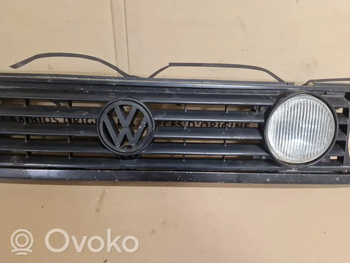 Volkswagen Golf II Grotelės viršutinės 13467600