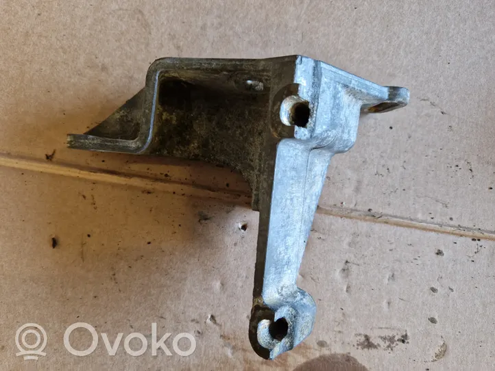 Volkswagen Golf II Supporto di montaggio della pompa del servosterzo 027145531