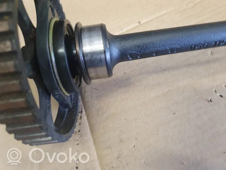 Volkswagen PASSAT B3 Arbre d'équilibrage pompe à huile 056115019B