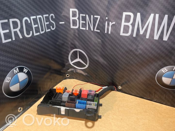 Mercedes-Benz E W213 Dangtelis saugiklių dėžės A2135400200