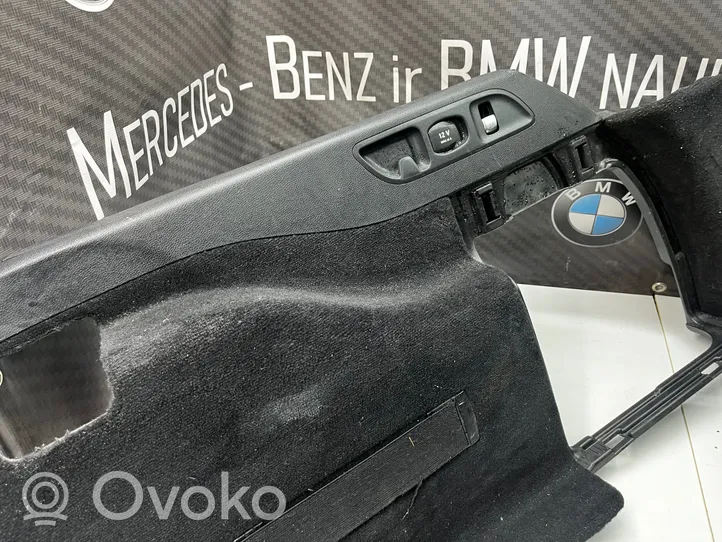 Mercedes-Benz E W213 Tavaratilan sivuverhoilu A2136906403