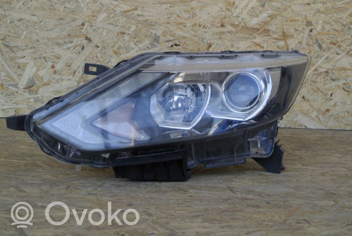 Nissan Qashqai Lampa przednia 