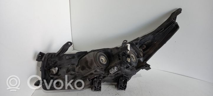 Toyota Corolla E160 E170 Lampa przednia 8111002E71