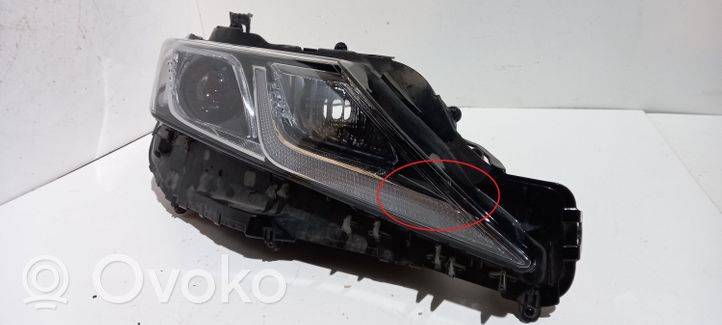 Toyota Camry Lampa przednia 8111033A20