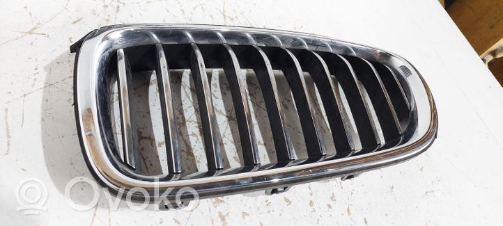 BMW 5 F10 F11 Maskownica / Grill / Atrapa górna chłodnicy 7336477