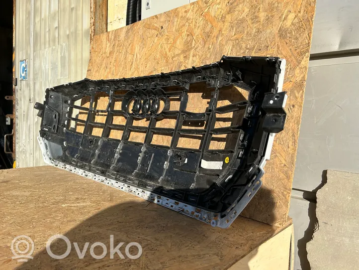 Audi Q8 Maskownica / Grill / Atrapa górna chłodnicy 4M8853651