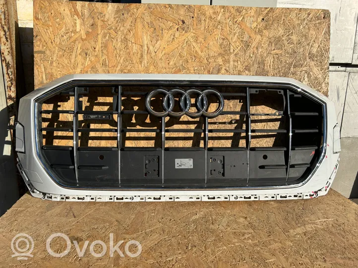 Audi Q8 Front bumper upper radiator grill 4M8853651