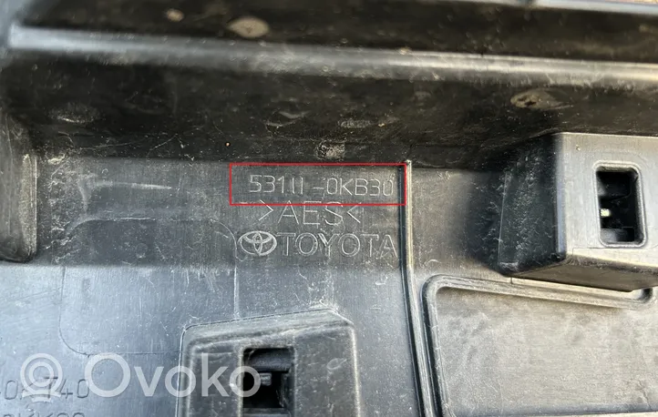 Toyota Hilux VIII Etupuskurin ylempi jäähdytinsäleikkö 531II0KB30