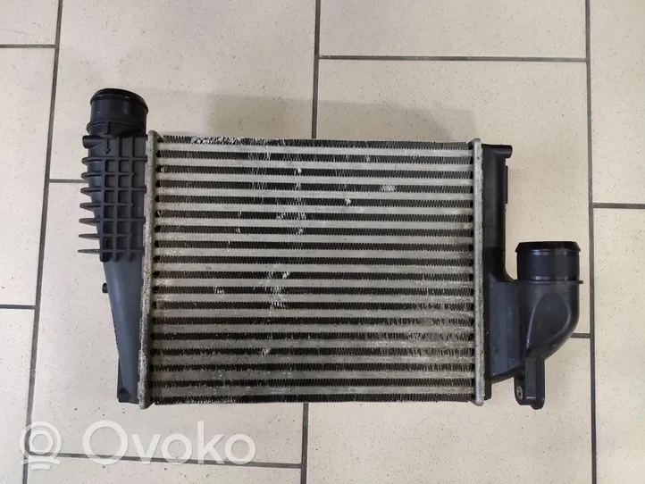 Opel Vivaro Intercooler radiator P9806562180