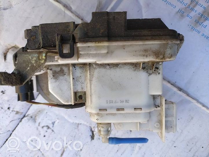 Volkswagen Polo Serratura del tappo del serbatoio del carburante 05702549