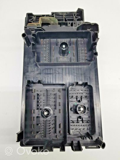 Opel Astra J Module de fusibles 13343982