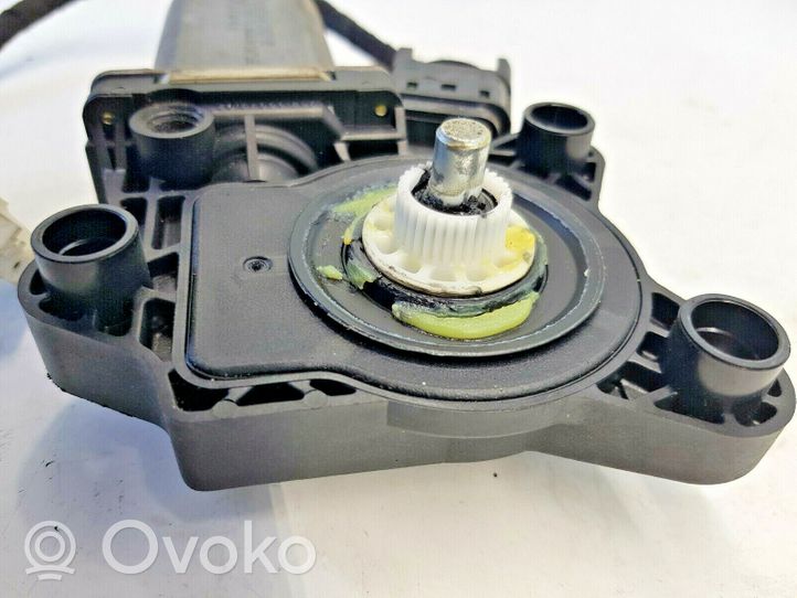 Mercedes-Benz C AMG W203 Front door window regulator motor 119651105