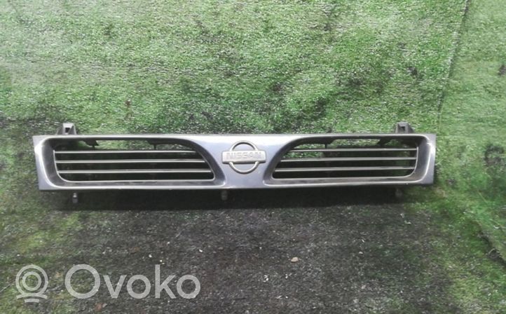 Nissan Sunny Atrapa chłodnicy / Grill 