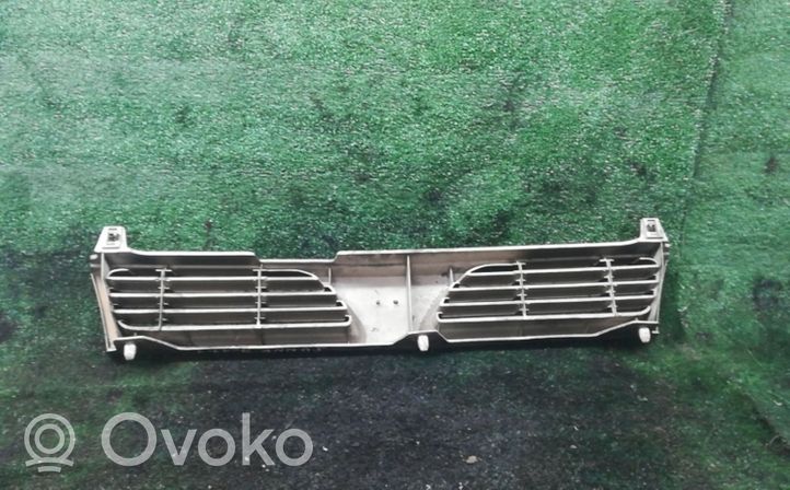 Nissan Sunny Atrapa chłodnicy / Grill 