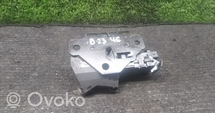 Audi A4 S4 B7 8E 8H Zamek tylnej klapy bagażnika 