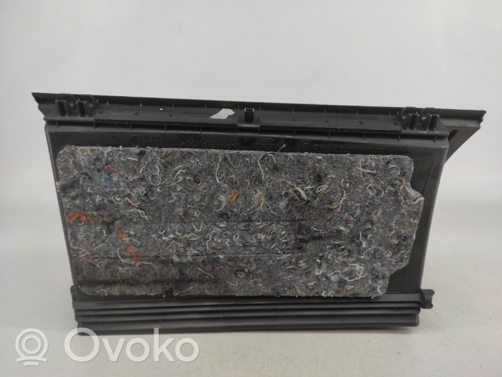 Toyota Yaris Panelės stalčiuko/lentinėlės paklotėlis 