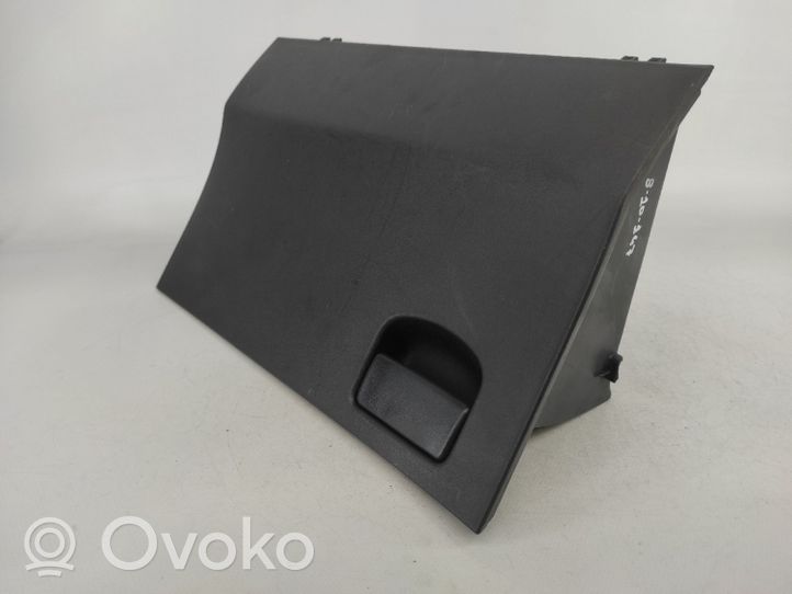 Toyota Yaris Panelės stalčiuko/lentinėlės paklotėlis 