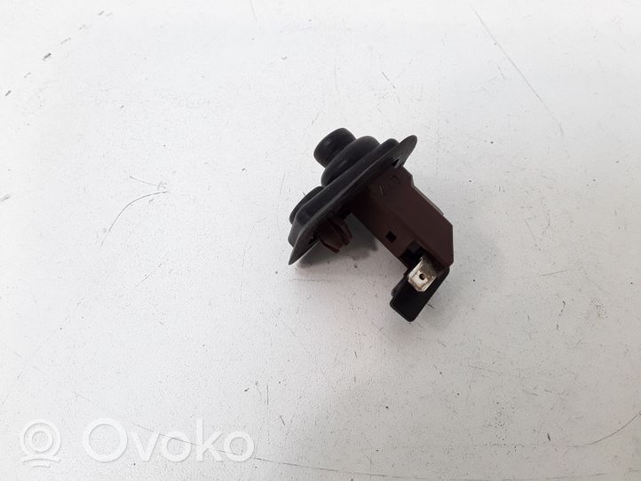 Volvo S40, V40 Priekšpusē durvju atvēršanas / aizvēršanas sensors (pīkstulis) 