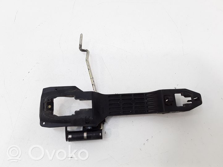 Toyota Avensis T250 Front door exterior handle/bracket 