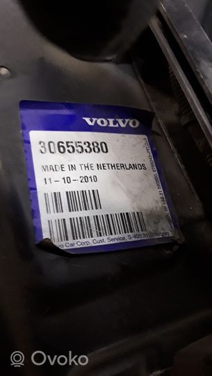 Volvo V70 Viršutinė dalis radiatorių panelės (televizoriaus) 