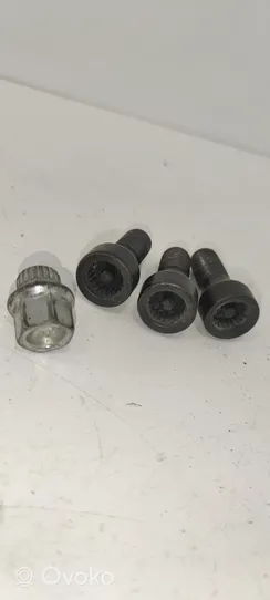 BMW 3 F30 F35 F31 Anti-theft wheel nuts and lock 