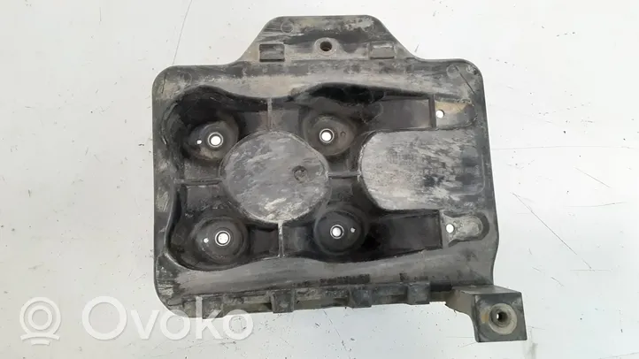 Volkswagen Golf IV Boîte de batterie 1J0804373E