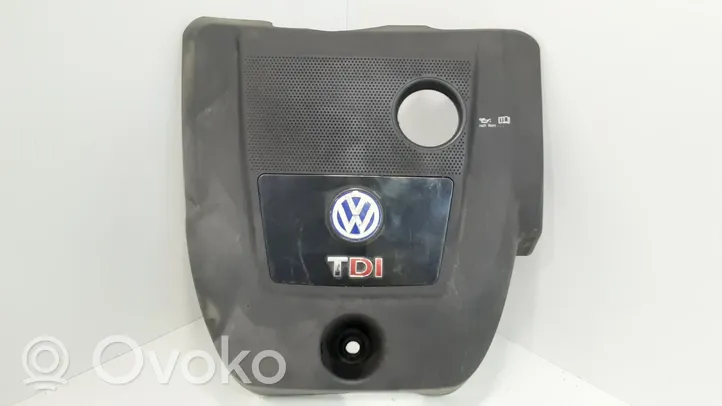 Volkswagen Golf IV Variklio dangtis (apdaila) 