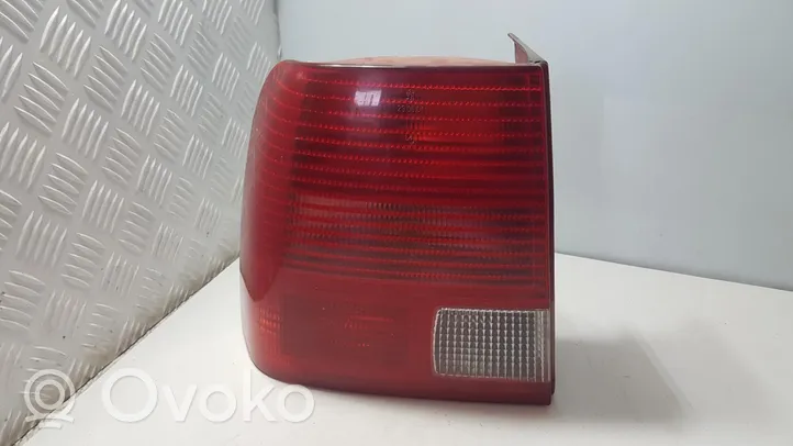 Volkswagen PASSAT Rear/tail lights 3B5945257