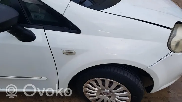 Fiat Punto (199) Nadkole przednie 