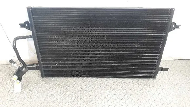 Audi A8 S8 D3 4E Radiatore di raffreddamento A/C (condensatore) 4D0260401A