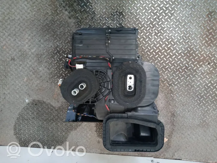 Nissan Qashqai Sisälämmityksen ilmastoinnin korin kotelo 27210JD220