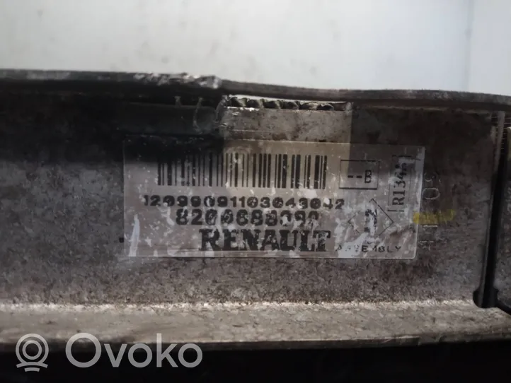 Renault Clio III Radiateur de refroidissement 8200688382